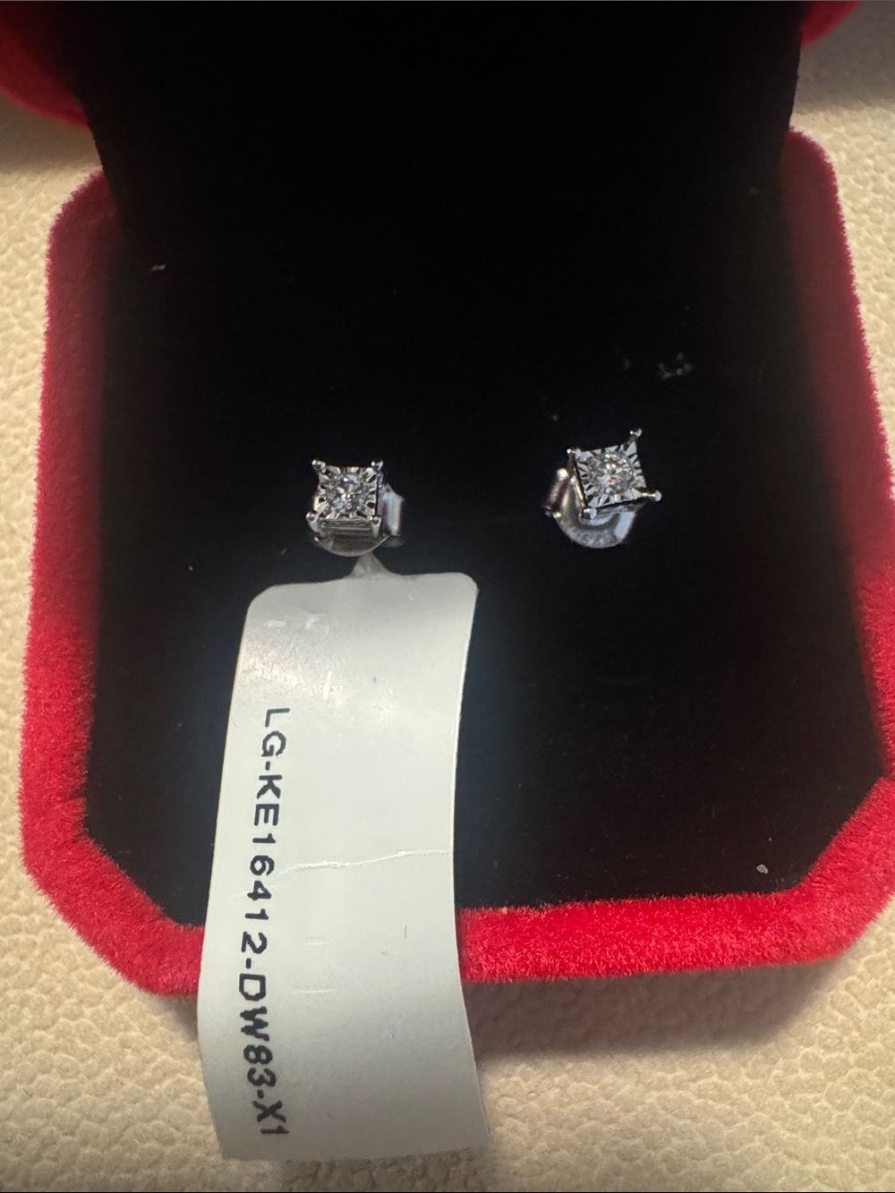 4mm Diamond .1 carat ring set on 925 sterling silvet